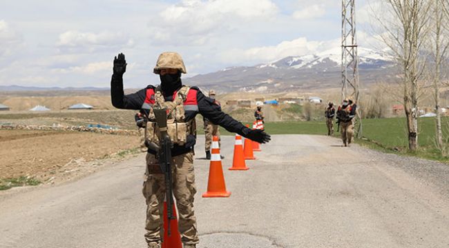 Aynı aileden 6 kişinin testi pozitif çıkınca mahalle karantinaya alındı
