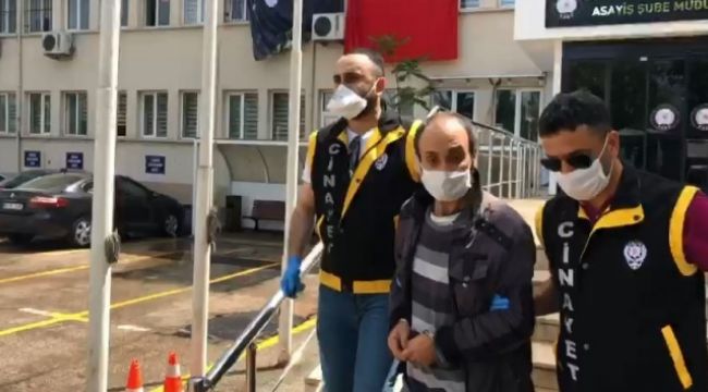 Babasını meyve bıçağı ile öldürdü