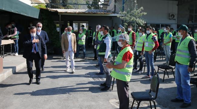 BAŞKAN BATUR 1 MAYIS’I BELEDİYE İŞÇİLERİYLE  KUTLADI
