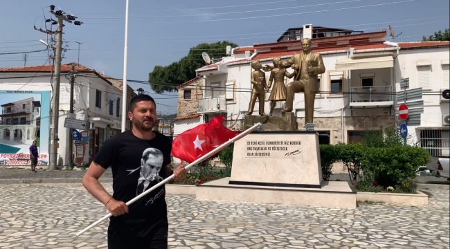 BAŞKAN FATİH GÜRBÜZ VE FOÇALI GENÇLER, ATATÜRK’E SAYGI İÇİN KOŞTU