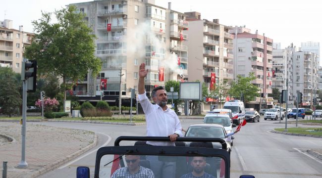 Bayraklı’da 19 Mayıs coşkusu evlere sığmadı