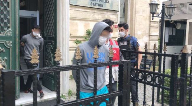 Beyoğlu'nda yaşlı adama gasp dehşetini yaşatan zanlılar adliyeye sevk edildi