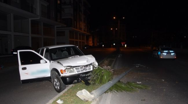 Boş yolda kaza yapan alkollü sürücü otomobilini bırakıp kaçtı