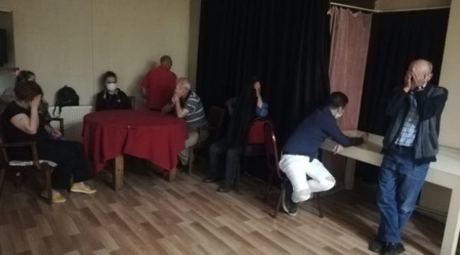 Bursa'da kumar oynarken basıldılar