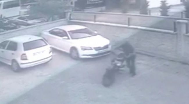 Çaldığı motosikleti çalıştıramayınca geri getirip yerine bıraktı