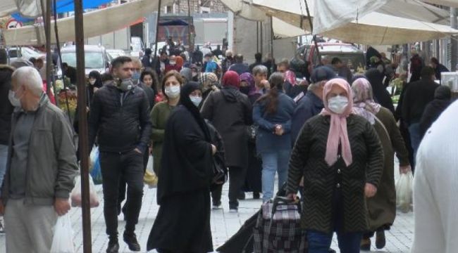 Çarşamba Pazarı'nda adım atacak yer kalmadı