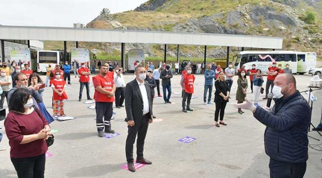 ÇİĞLİ’DE SOSYAL MESAFELİ 1 MAYIS HALAYI