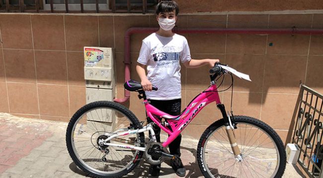 Cumhurbaşkanı Erdoğan&#039;ın hediye ettiği bisikletlere kavuştular