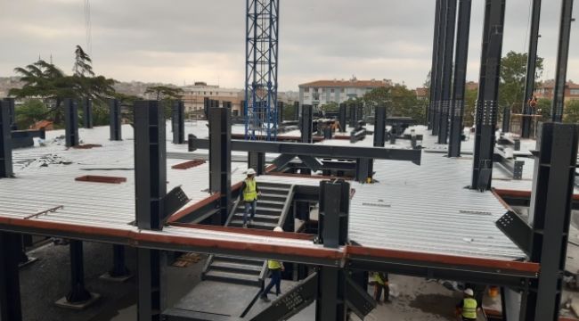 Depremde hasar gören İstanbul Tıp Fakültesi'nde yerinde dönüşüm devam ediyor