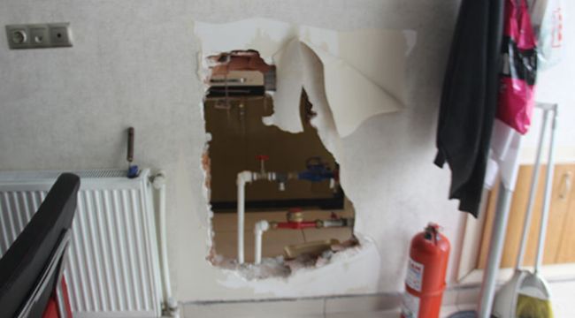 Duvarı delip 200 bin liralık altın çaldılar