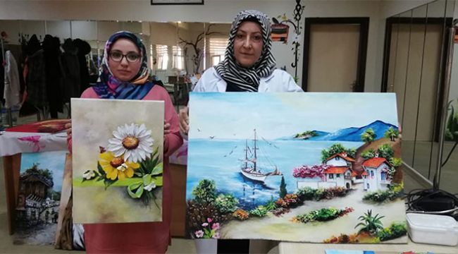 Erzurumlu kadınlar Ahşap rölyef ile aile bütçelerine katkı sağlıyorlar