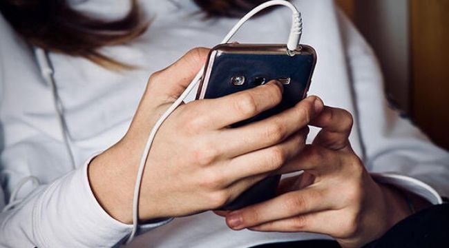 Evde kalanlara 'teknoloji bağımlılığı' uyarısı