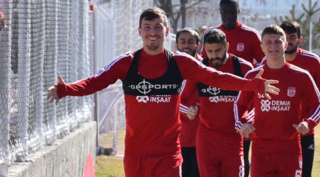 Ezeli rakibe bir transfer çalımı daha