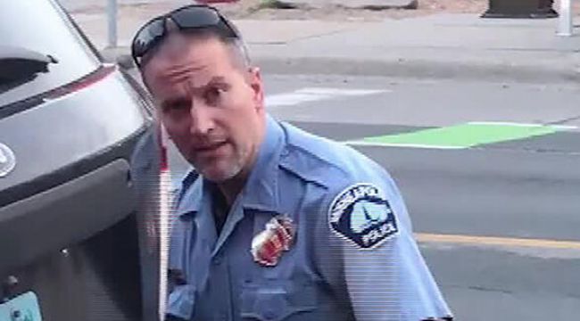Floyd'u öldüren polisin eşinden boşanma davası