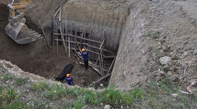 Göçük altında kalan 70 yaşındaki işçi hayatını kaybetti