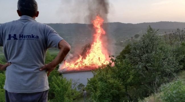 Gözleme yaparken evi yaktılar