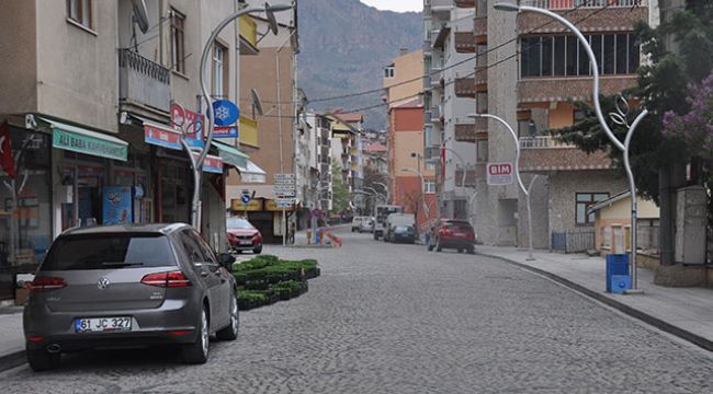 Gümüşhane Valisi'nin 'gelmeyin' çağrısı karşılık buldu, sokaklar boş kaldı