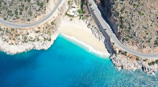 Her bayram binlerce tatilciyi ağırlayan dünyaca ünlü Kaputaş Plajı martılara kaldı