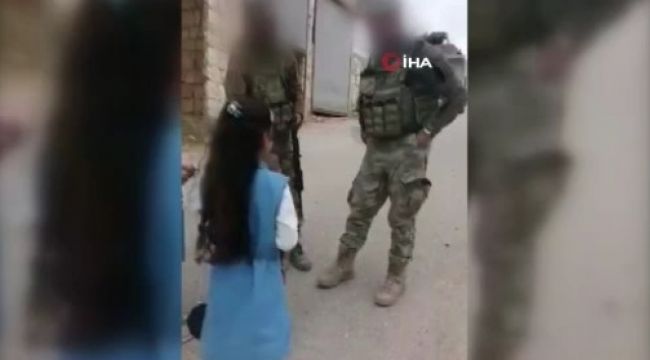 İdlib'de Türk askerleri çocuklara bayram harçlığı verdi