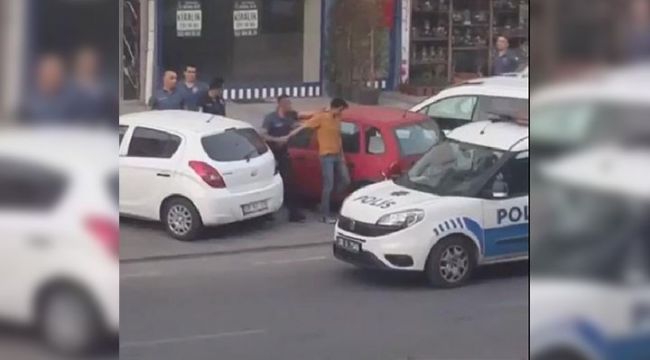 İngiliz bayrağı desenli havlu asan kişinin farklı bir amacı yokmuş