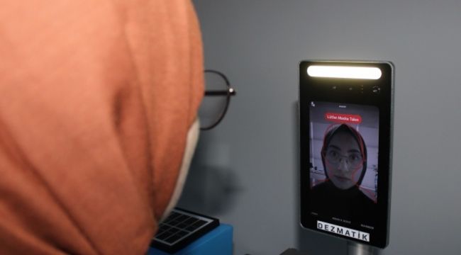İş yerleri ve AVM'ler bu cihaz sayesinde ateş ölçerken personel kullanmayacak