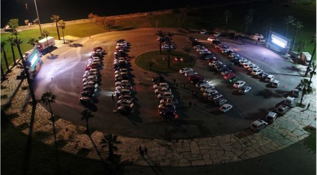 İZMİR'DE ARABALI SİNEMA KAYITLARI 19 SANİYEDE TÜKENDİ