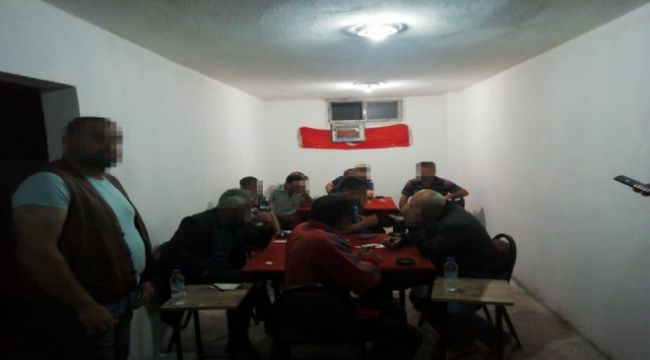 İzmir'de kahvehaneye kumar baskını: 32 bin tl ceza!