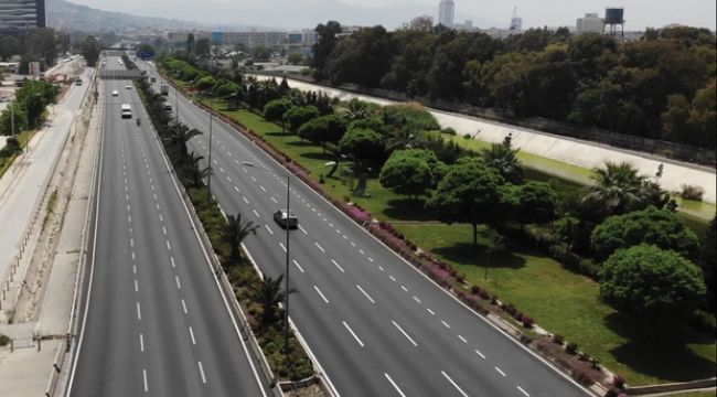 İZMİR’İN YOLLARINA 418 BİN TON ASFALT DÖKÜLDÜ