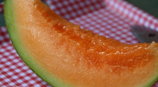 Japonya'da 2 yubari kavunu 7 bin 500 liraya satıldı