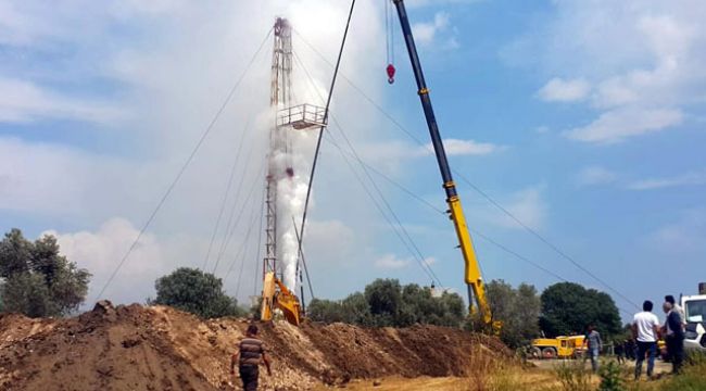 Jeotermal su borusu patladı