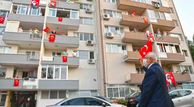 Karabağlar'da boş sokakları 19 Mayıs ruhu doldurdu