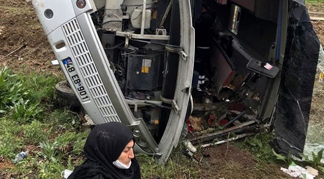 Karantinadan çıkanları taşıyan midibüs devrildi: 16 yaralı