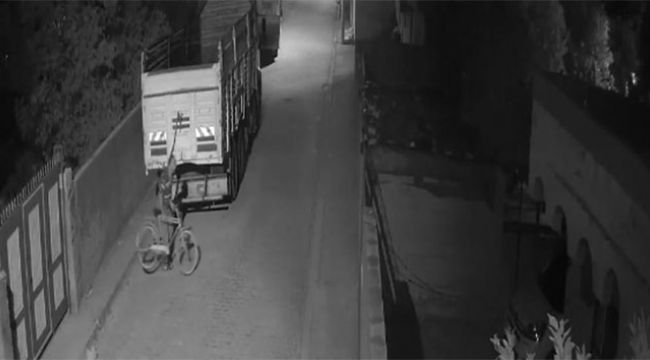 Keşif yapıp bisiklet çalan hırsız güvenlik kamerasına yakalandı
