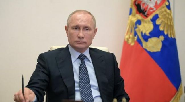 Koronavirüs Putin'e 8 puan oy kaybettirdi
