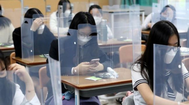 Koronavirüs sürecinde örnek ülkede okullar açıldı