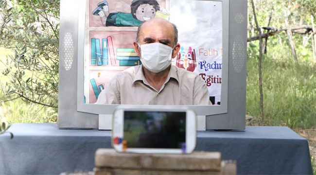 Kurduğu sistemle televizyon yayını yaptı, izleyenleri güldürdü
