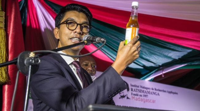 Madagaskar lideri koronaya bitkisel deva bulduğunu söyledi