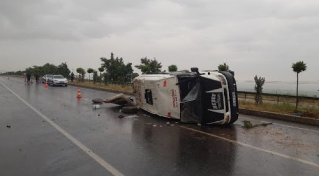 Manisa'da tarım işçilerini taşıyan minibüs devrildi: 15 yaralı