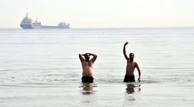 Menekşe Sahil'de yasağa rağmen denize girdiler