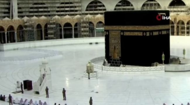 Mescid-i Haram ve Mescid-i Nebevi'de bayram namazı kılındı