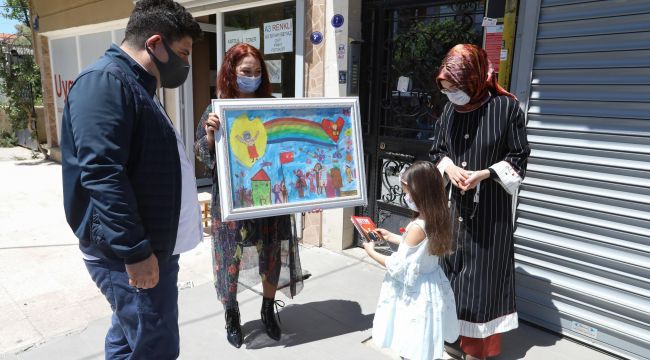 MİNİK ELLER ZÜBEYDE ANA’YI RESMETTİ