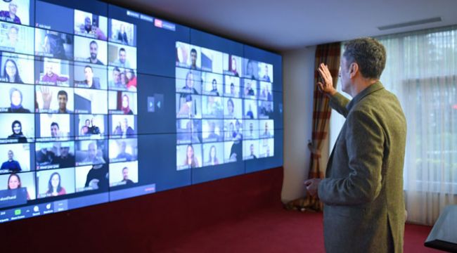 Öğretmenlerden Bakan Selçuk'a doğum günü sürprizi