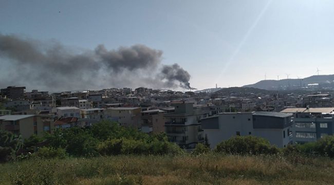 PETKİM BACALARINDAN KARA DUMANLAR YÜKSELDİ