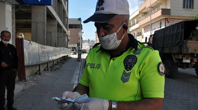 Polis, banka önünde bulduğu paranın sahibini arıyor