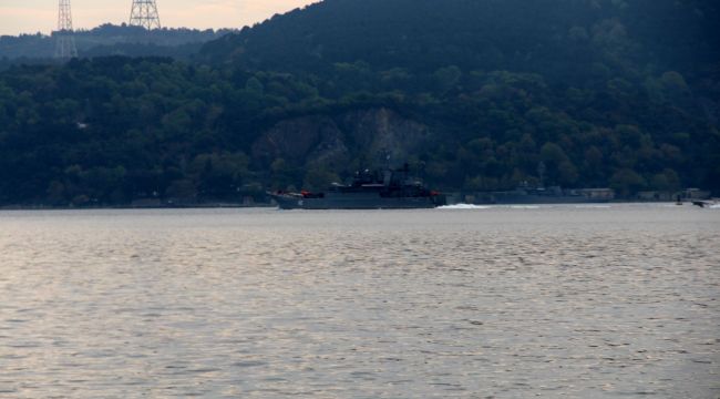 Rus savaş gemisi İstanbul Boğazı'ndan geçti