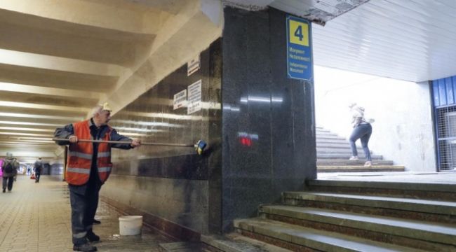 Rusya ve Ukrayna'da Covid-19 önlemleri hafifletiliyor