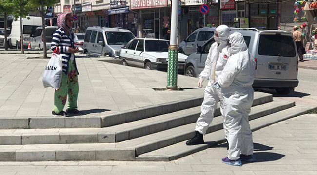 Sağlıkçılardan kaçan korona virüs şüphelisini polis yakaladı