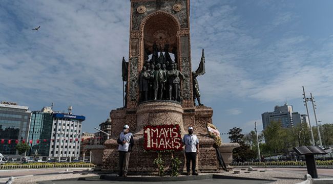Sendikalar Taksim Cumhuriyet Anıtı'na çelenk bıraktı