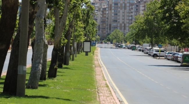 Sokaklar sessizliğe büründü