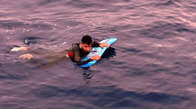 Sörf tahtasıyla Yunanistan'a geçmek isterken yakalandı